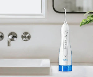 Deep-cleaning water flosser